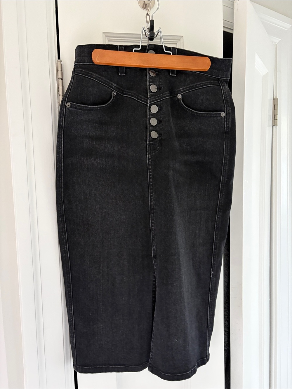 Veronica Beard Black Button-Front Pencil Skirt